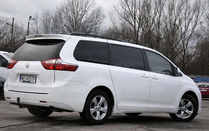 Toyota Sienna cena 97999 przebieg: 133900, rok produkcji 2015 z Sulejówek małe 352